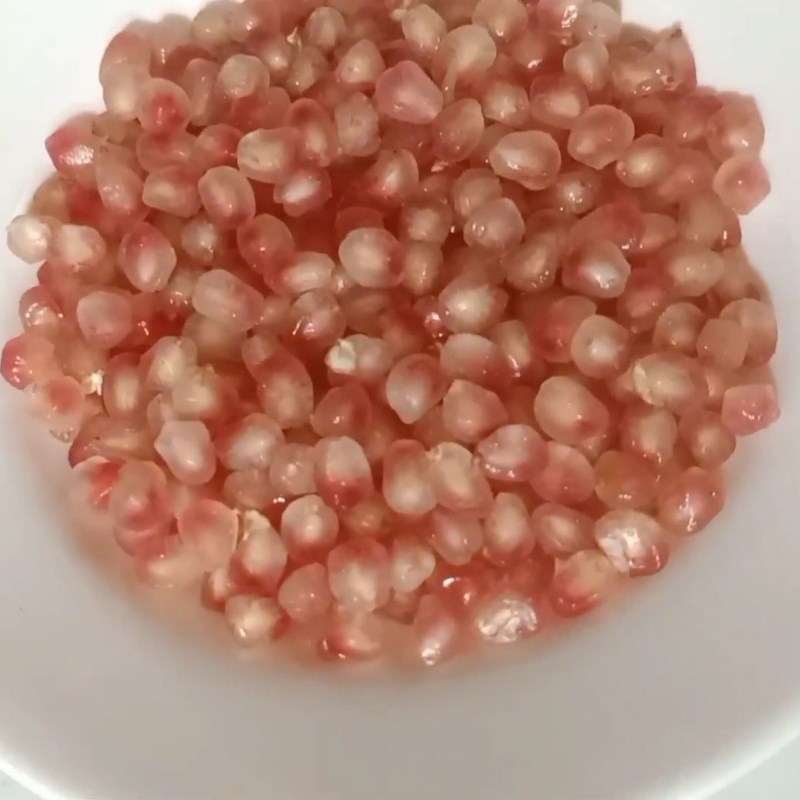 Bước 1 Sơ chế nguyên liệu Sinh tố lựu sữa chua