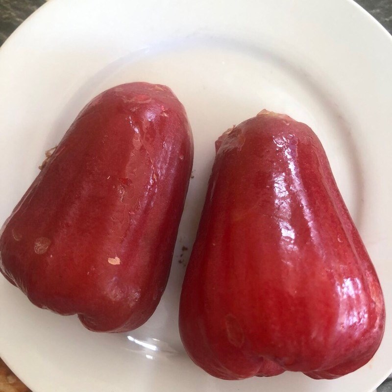 Bước 1 Sơ chế nguyên liệu Nước ép táo mận
