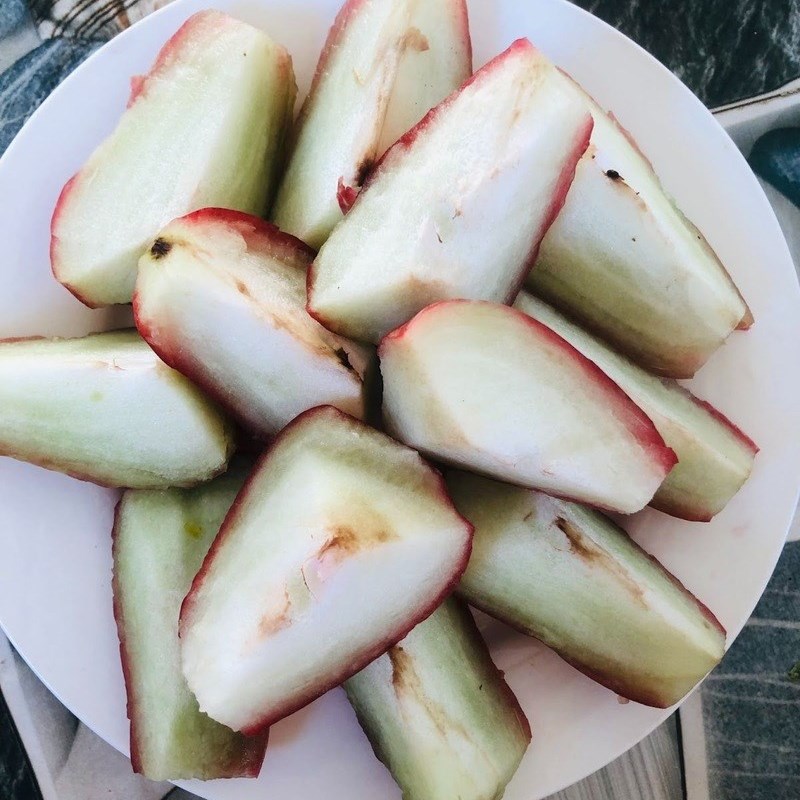 Bước 1 Sơ chế nguyên liệu Nước ép táo mận