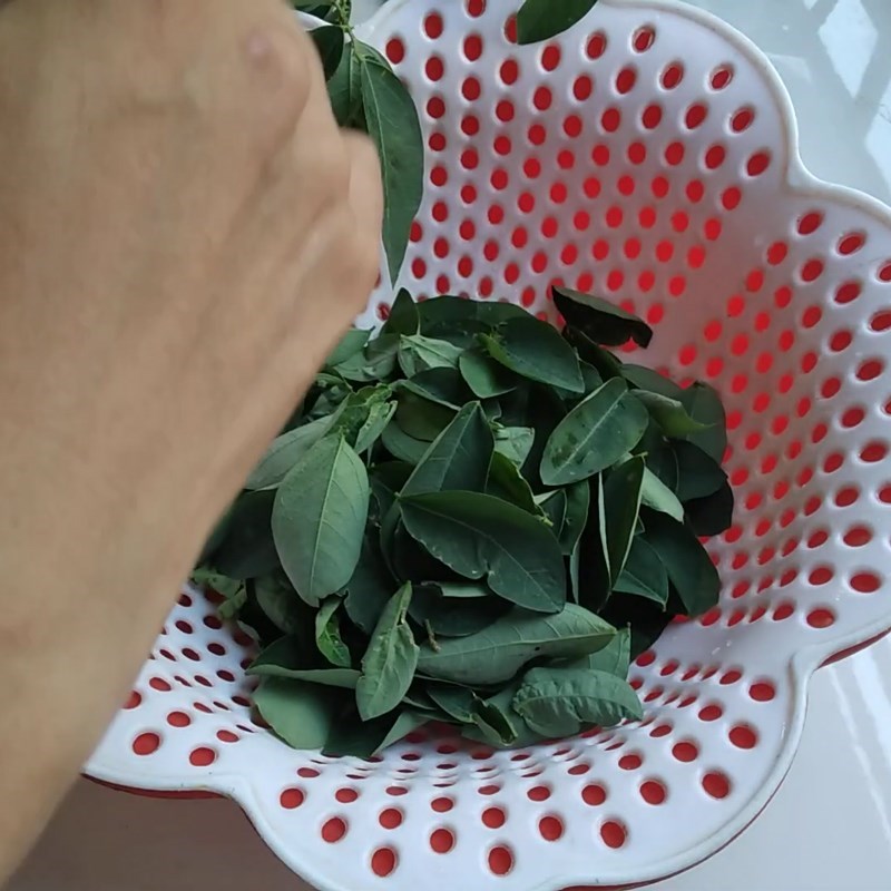 Bước 1 Sơ chế nguyên liệu Cháo cá bớp rau ngót