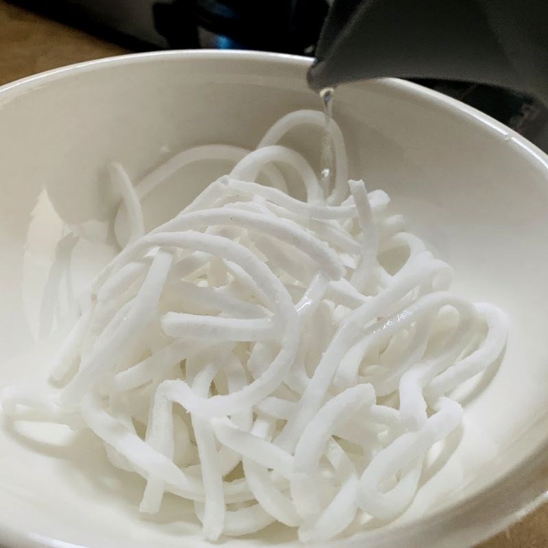 Bước 1 Sơ chế nguyên liệu Bánh canh hải sản (công thức được chia sẻ từ người dùng)