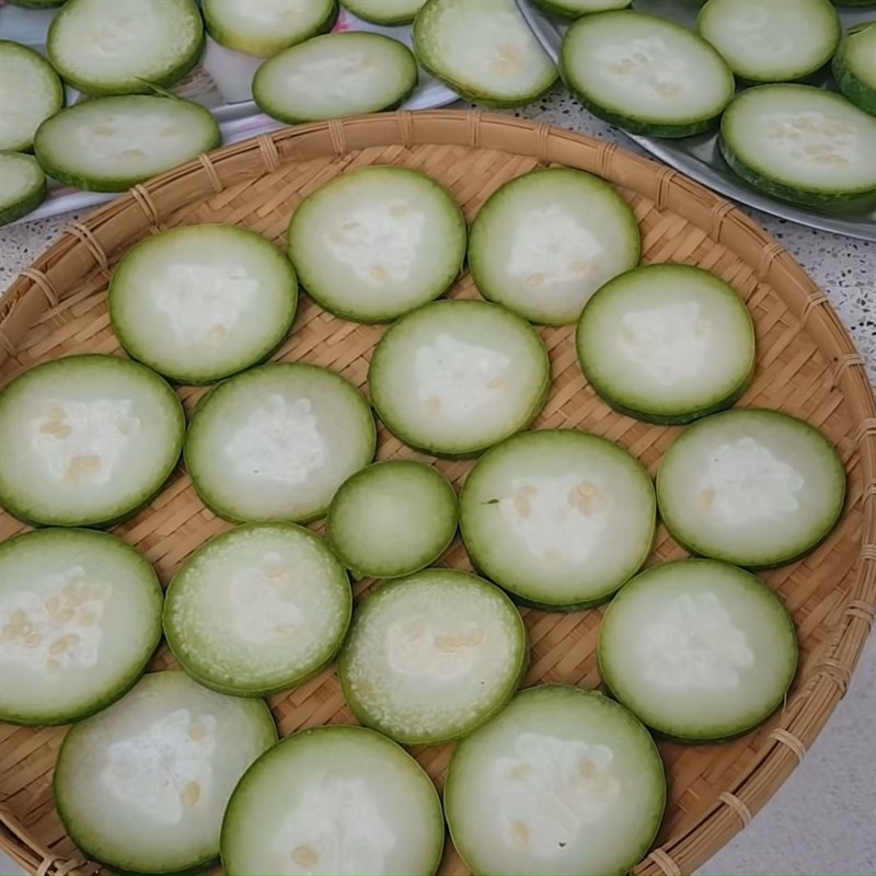 Bước 1 Sơ chế và phơi bí đao Trà bí đao hạt chia
