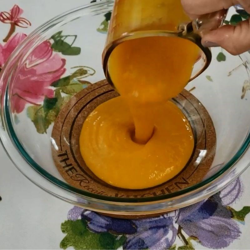 Bước 1 Sơ chế và xay nhuyễn xoài Kem xoài que sữa