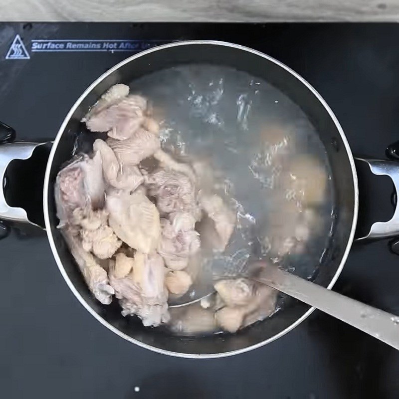 Bước 1 Sơ chế vịt Vịt kho tiêu