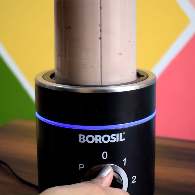 Bước 1 Xay hỗn hợp Socola đá xay việt quất