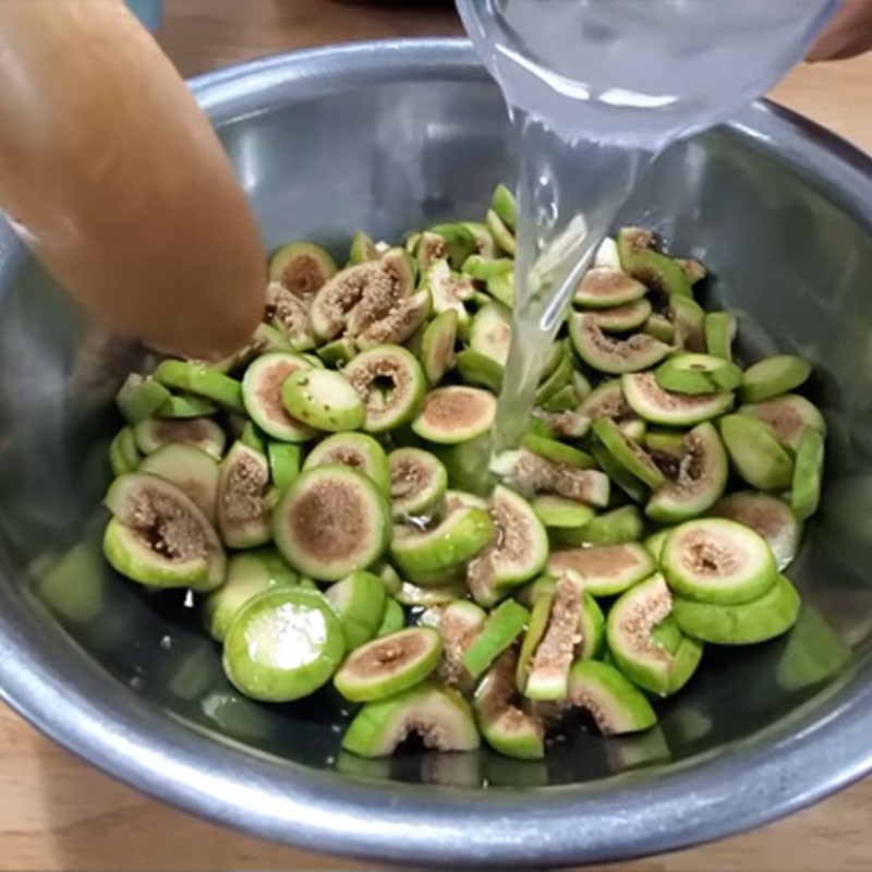 Bước 1 Sơ chế sung Sung muối xổi