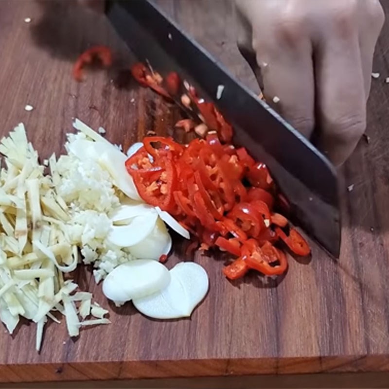 Bước 2 Sơ chế các nguyên liệu khác Sung muối xổi