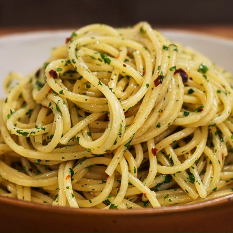 Bước 4 Thành phẩm Mì Ý sốt dầu tỏi - Spaghetti Aglio e Olio truyền thống