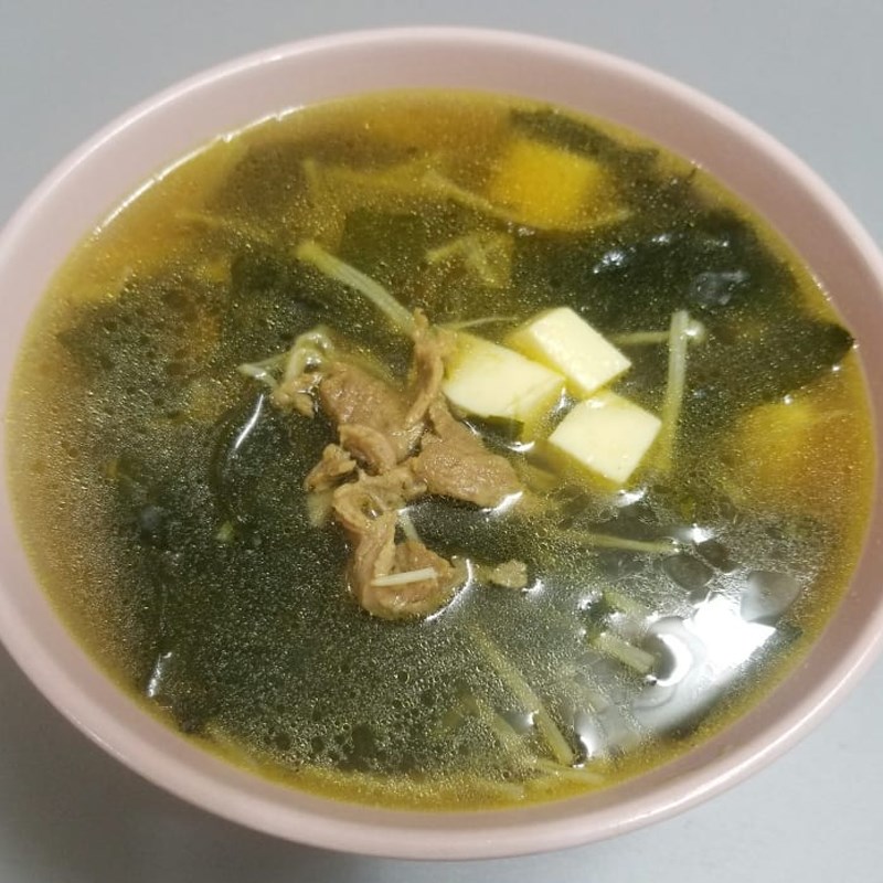 Bước 4 Thành phẩm Canh rong biển thịt bò đậu hũ nấm kim châm