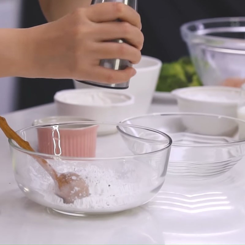 Bước 7 Trộn bột chiên gà Mì Ý gà giòn sốt kem