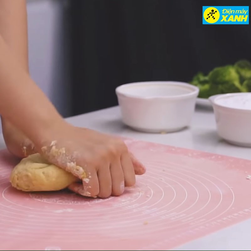 Bước 2 Trộn bột và nhồi bột Mì Ý gà giòn sốt kem