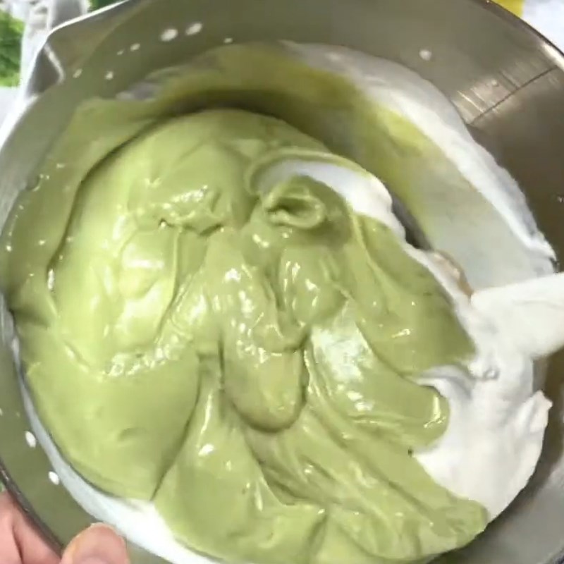 Bước 4 Trộn hỗn hợp bơ với whipping cream Kem bơ sữa chua