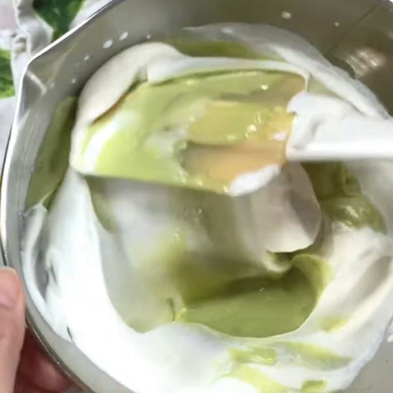 Bước 4 Trộn hỗn hợp bơ với whipping cream Kem bơ sữa chua