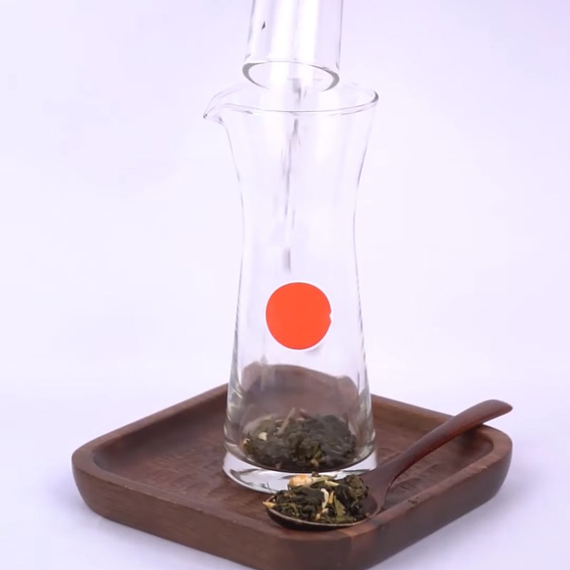 Bước 1 Ủ trà và lấy nước cốt Trà sữa mứt xoài