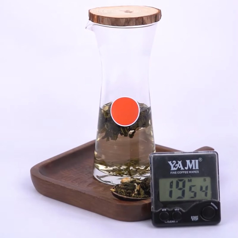 Bước 1 Ủ trà và lấy nước cốt Trà sữa mứt xoài