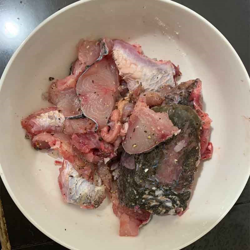 Bước 2 Ướp cá lóc Bánh canh cá lóc