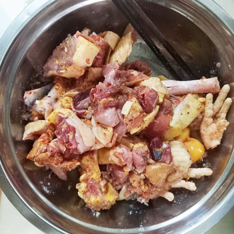 Bước 2 Ướp thịt gà Miến gà măng tươi