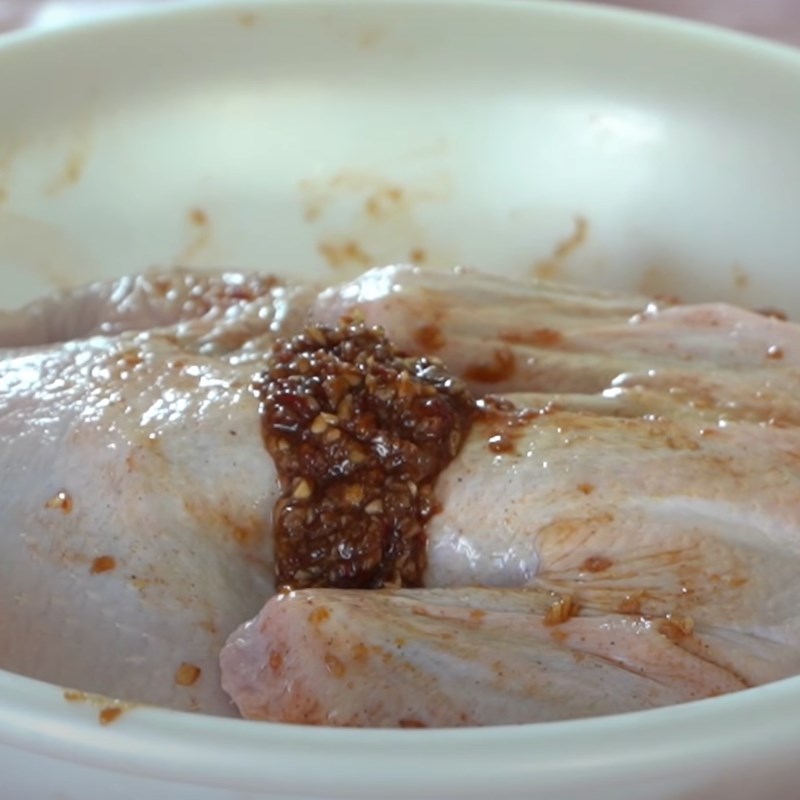 Bước 2 Ướp vịt Vịt nướng sa tế