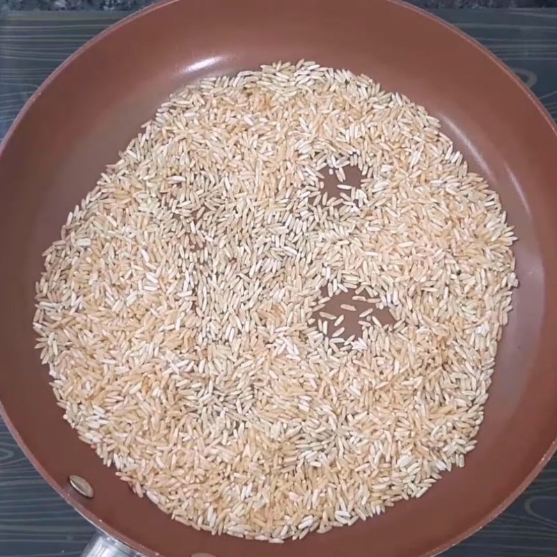 Bước 2 Vo và rang gạo Trà sữa gạo rang