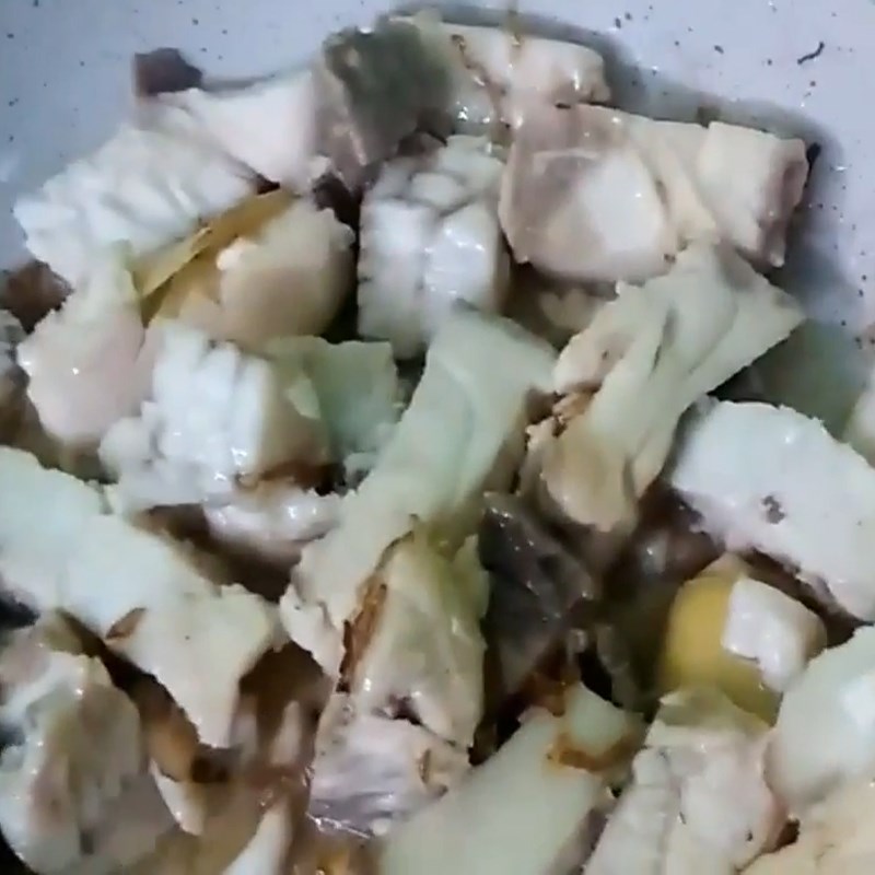 Bước 3 Xào chín cá bớp Cháo cá bớp thì là