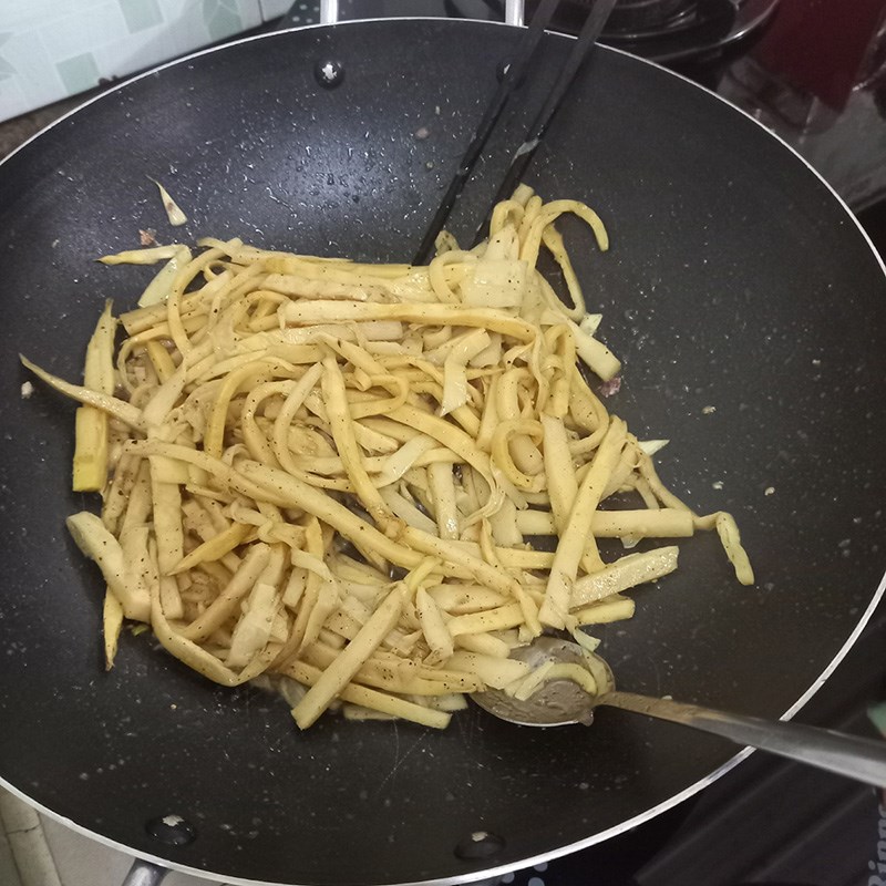 Bước 3 Xào măng Miến gà măng tươi