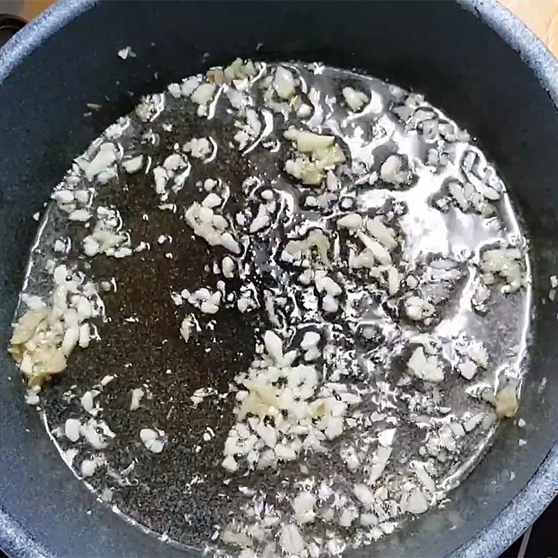 Bước 4 Xào măng tươi với lòng gà Măng tươi xào lòng gà