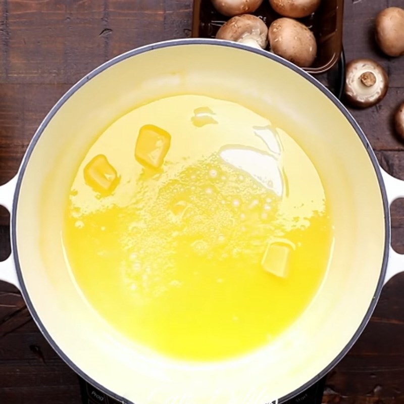 Bước 2 Xào nấm Súp kem nấm truyền thống