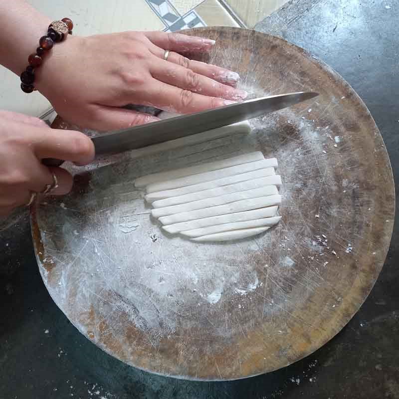 Bước 4 Xắt bột Bánh canh cá lóc