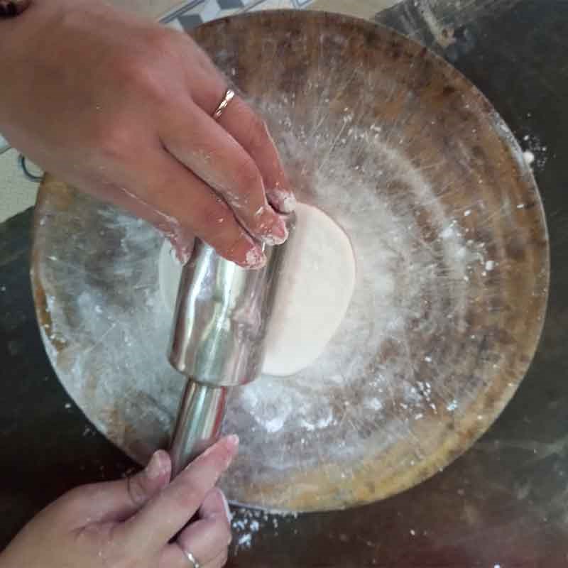Bước 4 Xắt bột Bánh canh cá lóc