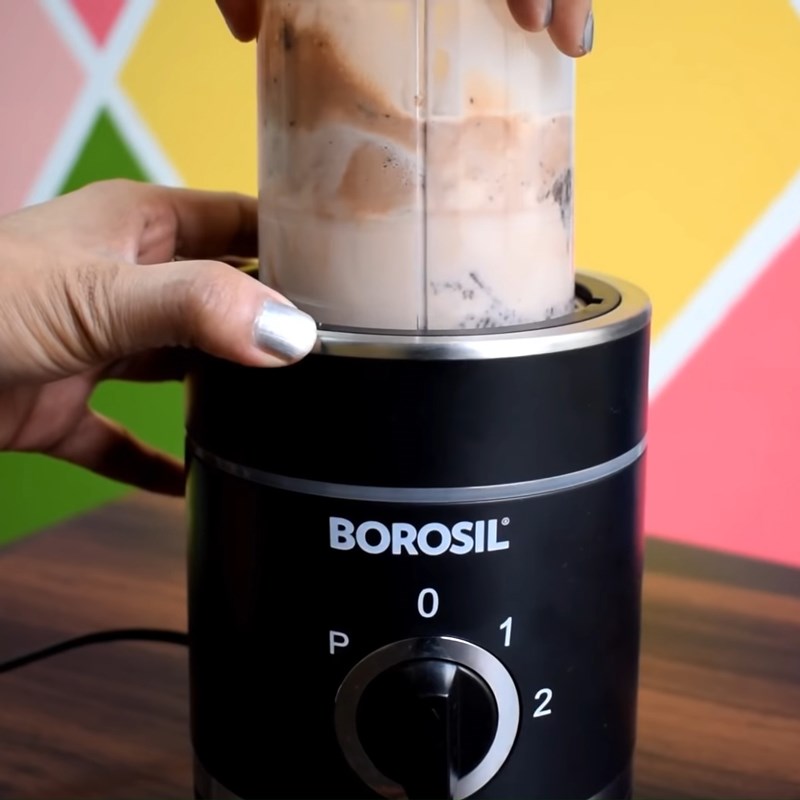 Bước 1 Xay nguyên liệu Socola đá xay Oreo