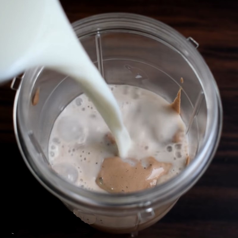 Bước 1 Xay nguyên liệu Socola đá xay Oreo