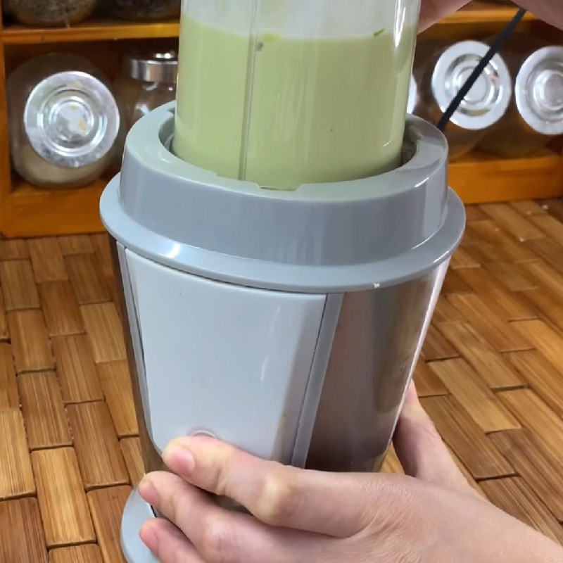 Bước 2 Xay nhuyễn bơ Trà sữa bơ keto