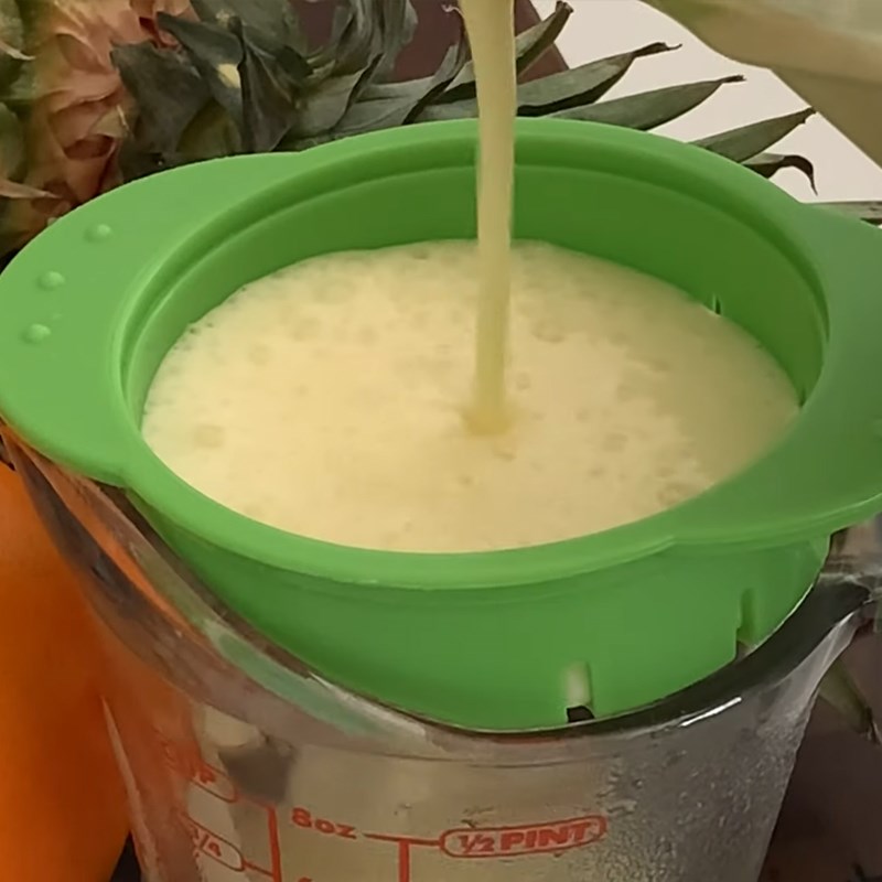 Bước 3 Xay và lọc hỗn hợp nước cam dứa Nước ép cam dứa
