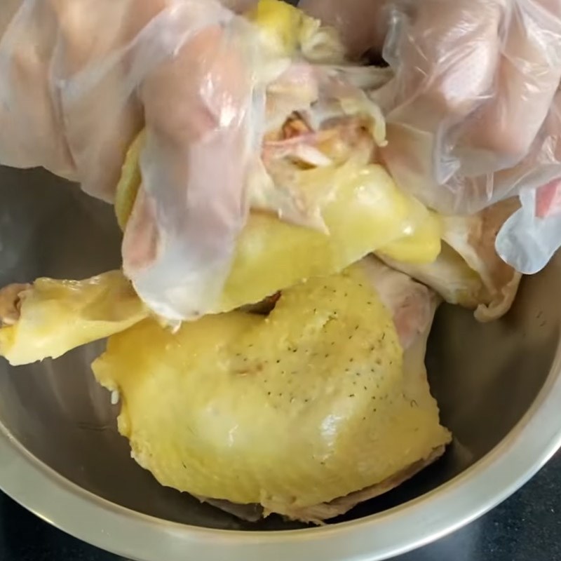 Bước 4 Xé gà và hoàn thành Hủ tiếu gà