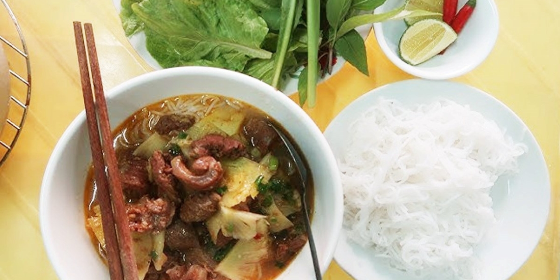 Hướng dẫn nấu bún bò gân thơm ngon đơn giản, ăn là mê 1 1111 1200x676 6