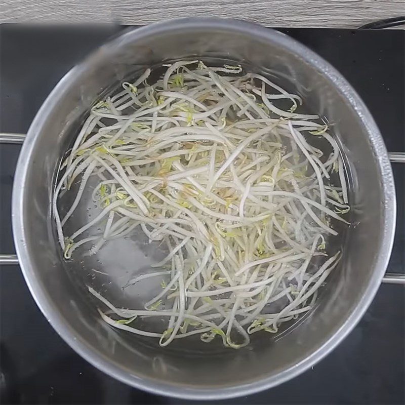 Bước 1 Sơ chế nguyên liệu Mì Udon rong biển