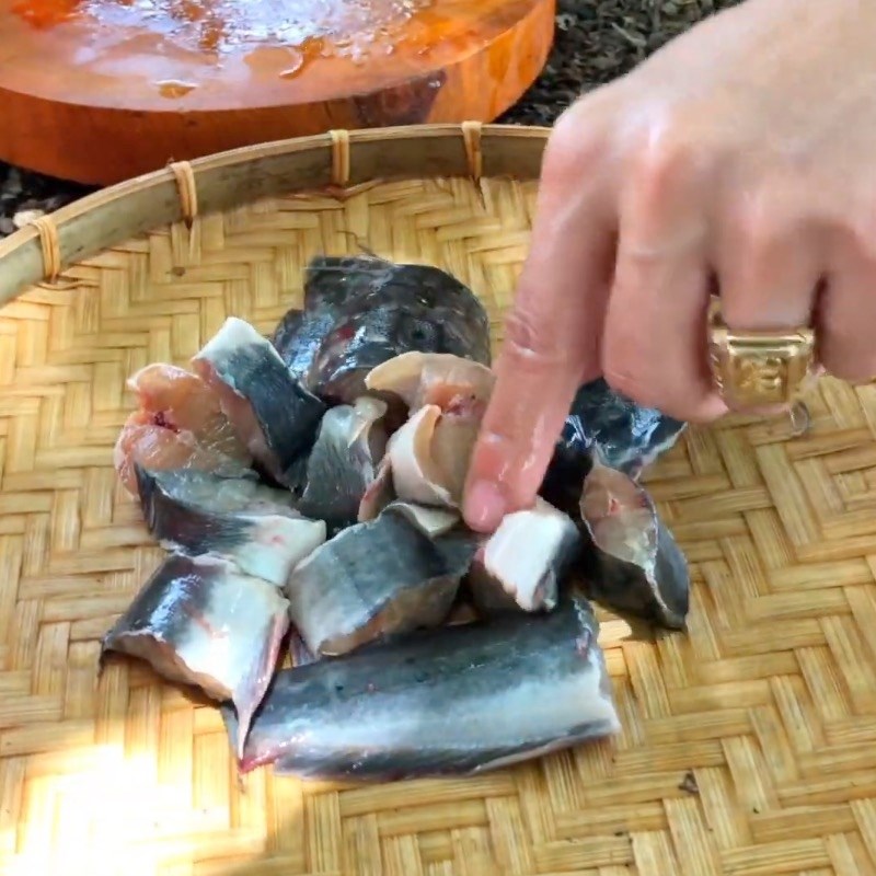 Bước 1 Sơ chế cá trê Cá kho tộ