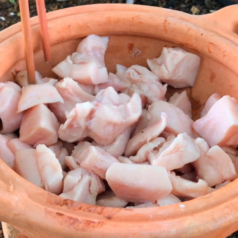 Bước 2 Sơ chế và nấu mỡ heo Cá kho tộ