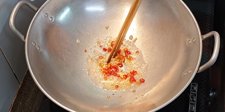 Bước 2 Kho cá Cá kèo kho lạt với cà chua