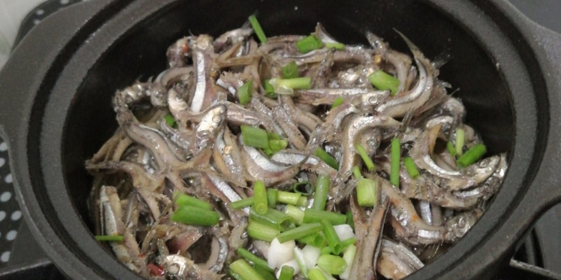 2 cach lam ca com kho tieu va ca com kho nghe don gian nhung avt 1200x676 1