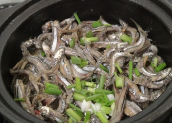 2 cach lam ca com kho tieu va ca com kho nghe don gian nhung avt 1200x676 1