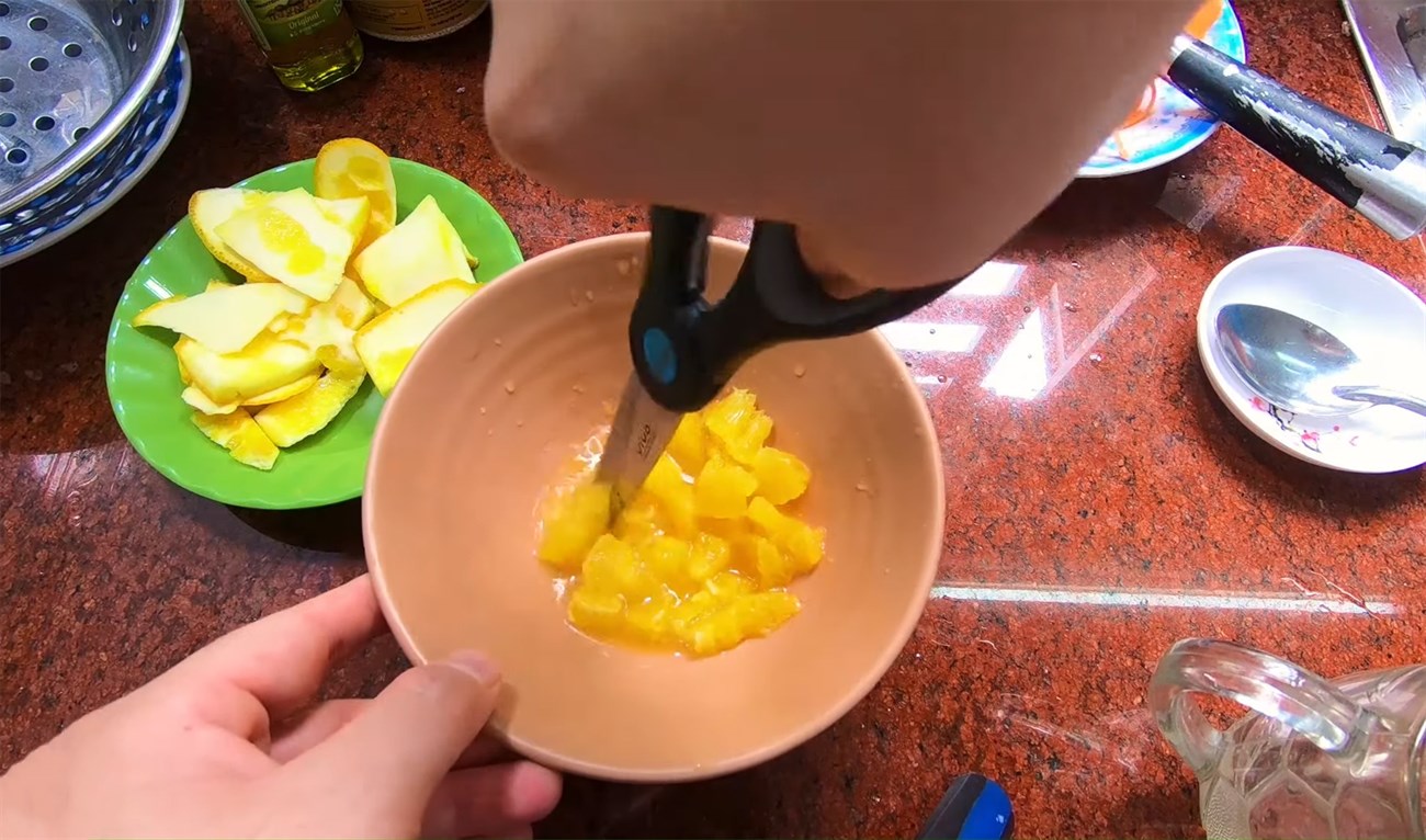 Bước 3 Làm sốt cam Cá hồi áp chảo sốt cam