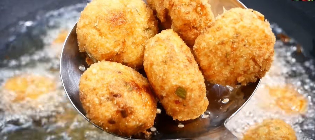 Bước 4 Tiến hành chiên chả Chả cá chay khoai môn