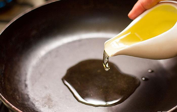 Bước 3 Tiến hành chiên chả Chả cá chay củ năng