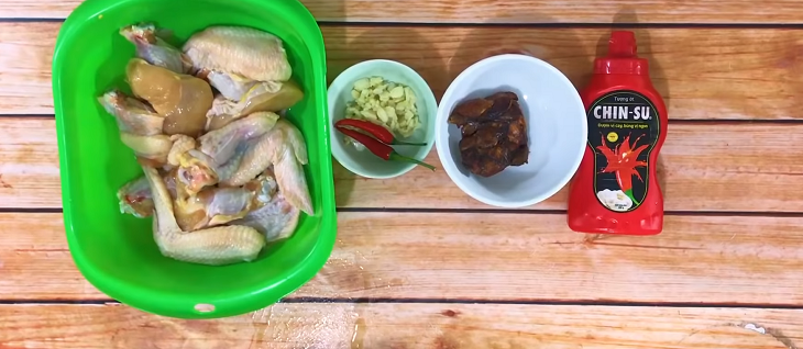 Nguyên liệu món ăn gà chiên bơ tỏi và gà chiên me