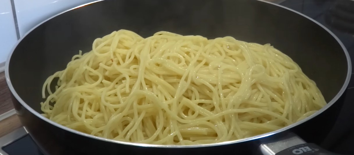 Bước 2 Xào mì Mì xào chay
