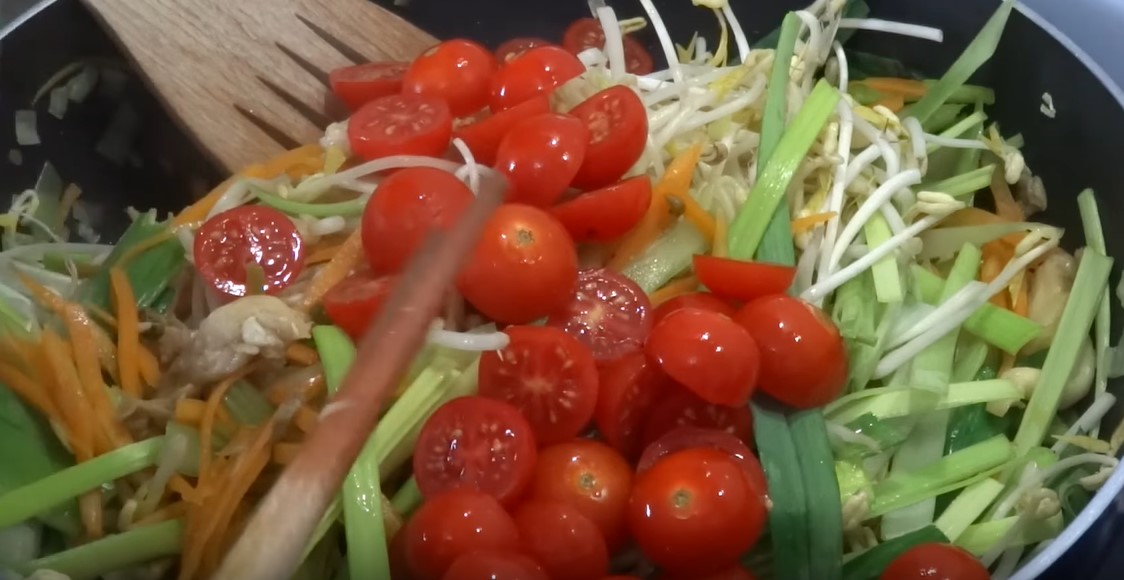 Bước 2 Xào mì Mì xào chay