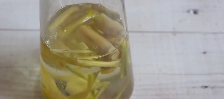 Bước 1 Nấu nước siro sả Nước chanh sả hạt chia