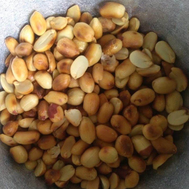 Bước 3 Làm nước mắm và rang đậu phộng Cách làm bún chả giò với chả giò mua sẵn