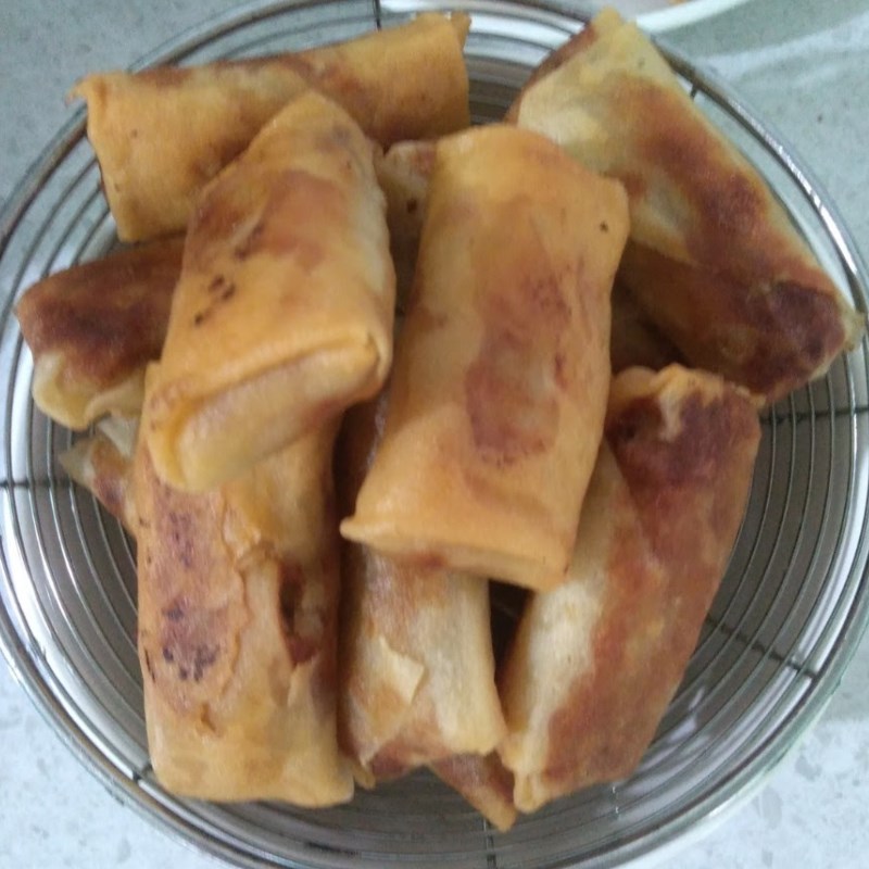 Bước 2 Chiên chả giò Cách làm bún chả giò với chả giò mua sẵn
